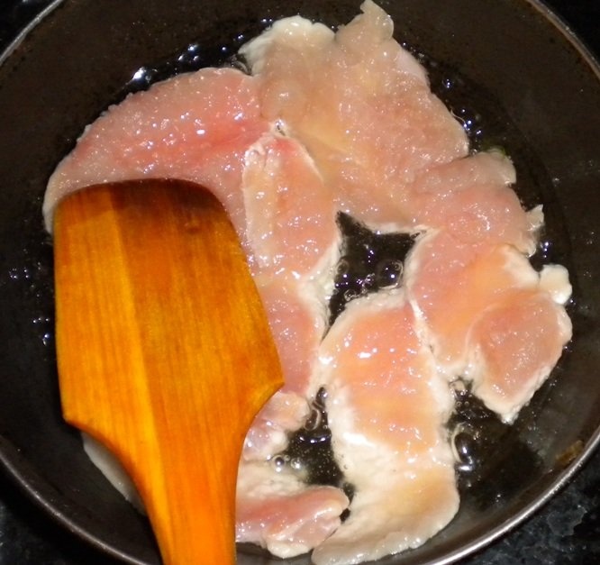 Scalopina cu sos de lamaie