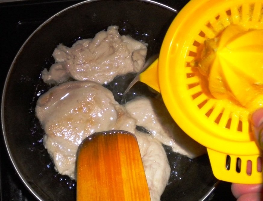 Scalopina cu sos de lamaie