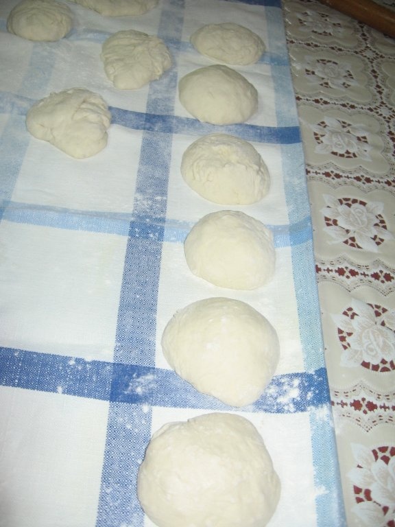 Langosi cu branza si smantana