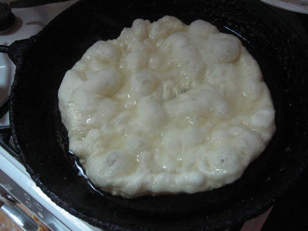 Langosi cu branza si smantana