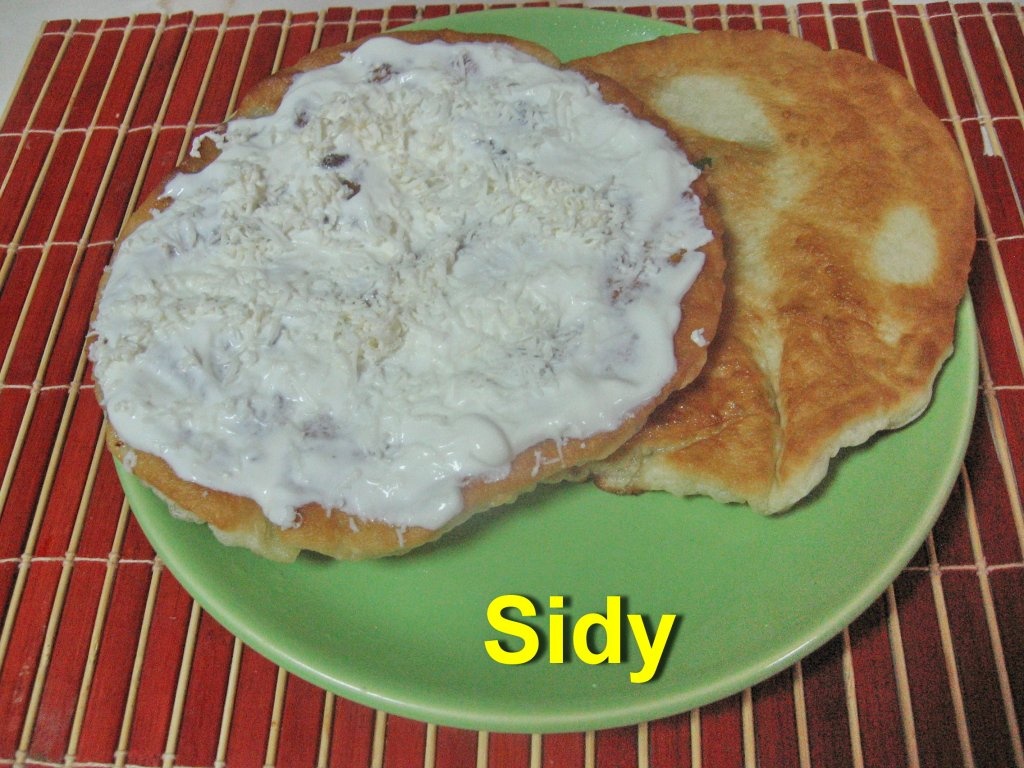 Langosi cu branza si smantana