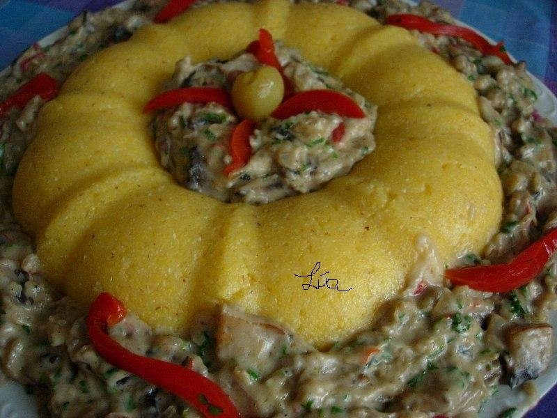 Tocanita de ciuperci cu mamaliguta