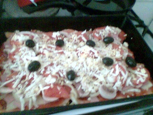 Pizza pe blat de paine