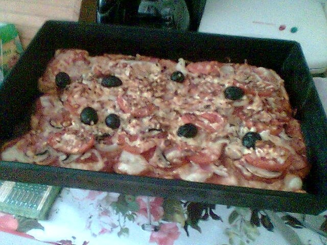Pizza pe blat de paine
