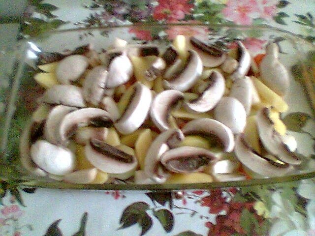 Piept de porc cu legume la cuptor