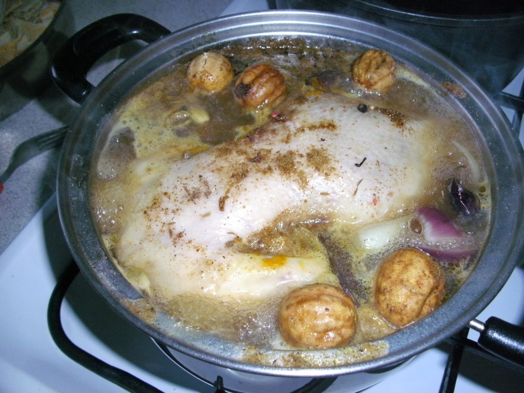 Fatteh-Pui cu orez in iaurt usturoiat pe pat de lipie