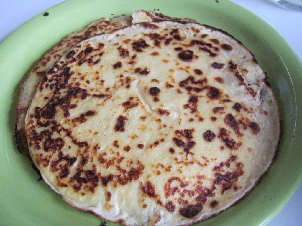 Clătite umplute cu pastă de somon