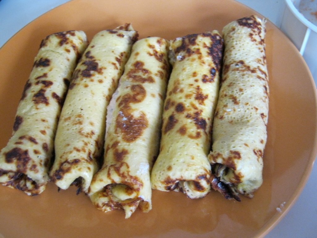 Clătite umplute cu pastă de somon