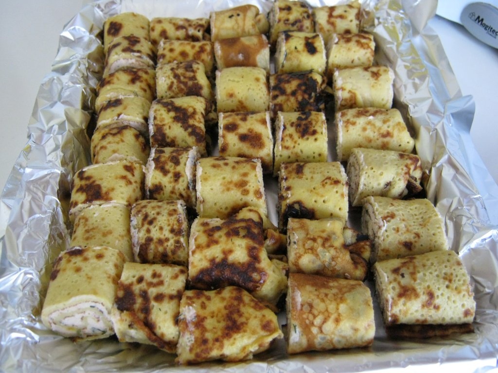 Clătite umplute cu pastă de somon