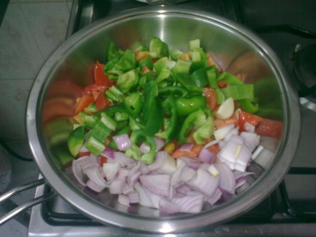 Gnocchi in sos de rosii cu carne de pui