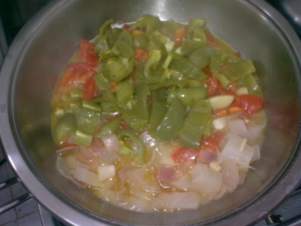 Gnocchi in sos de rosii cu carne de pui