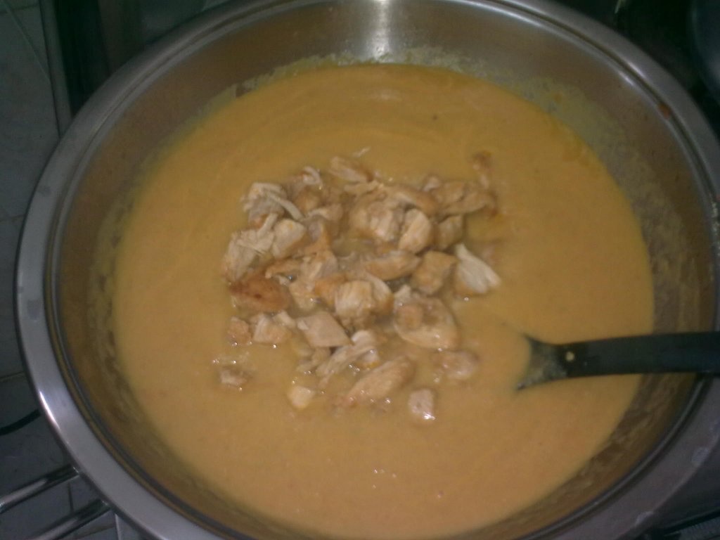 Gnocchi in sos de rosii cu carne de pui