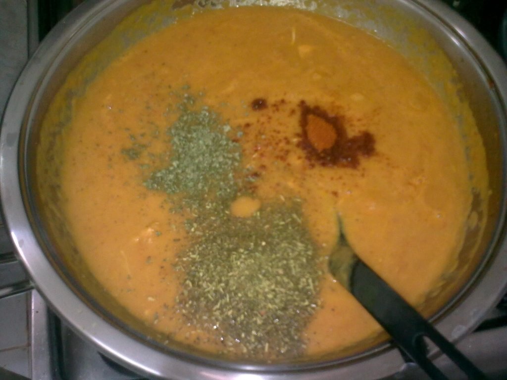 Gnocchi in sos de rosii cu carne de pui