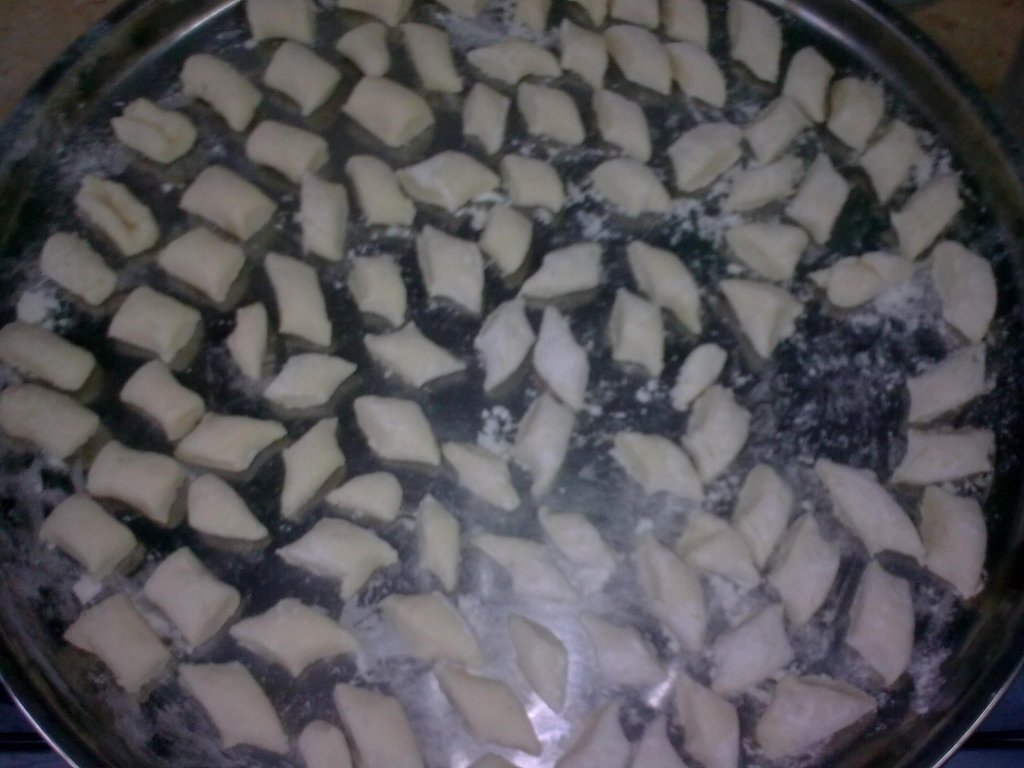 Gnocchi in sos de rosii cu carne de pui