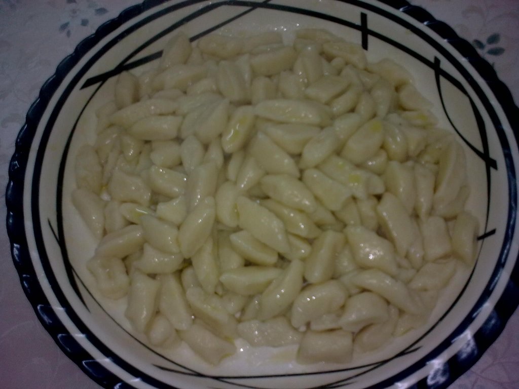 Gnocchi in sos de rosii cu carne de pui