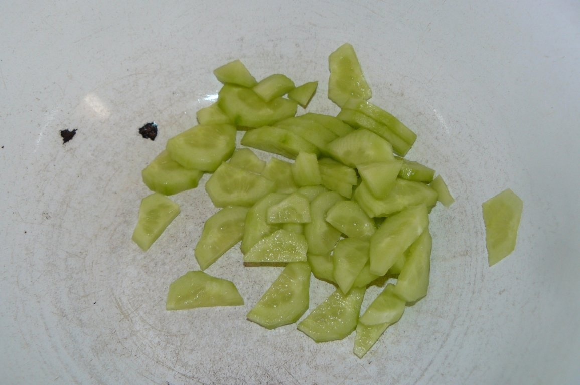 Cuşcuş cu friptură de pui şi salata verde