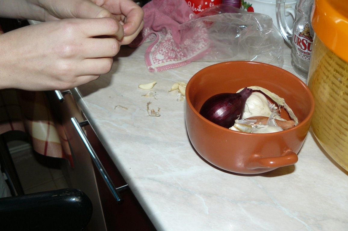 Cuşcuş cu friptură de pui şi salata verde