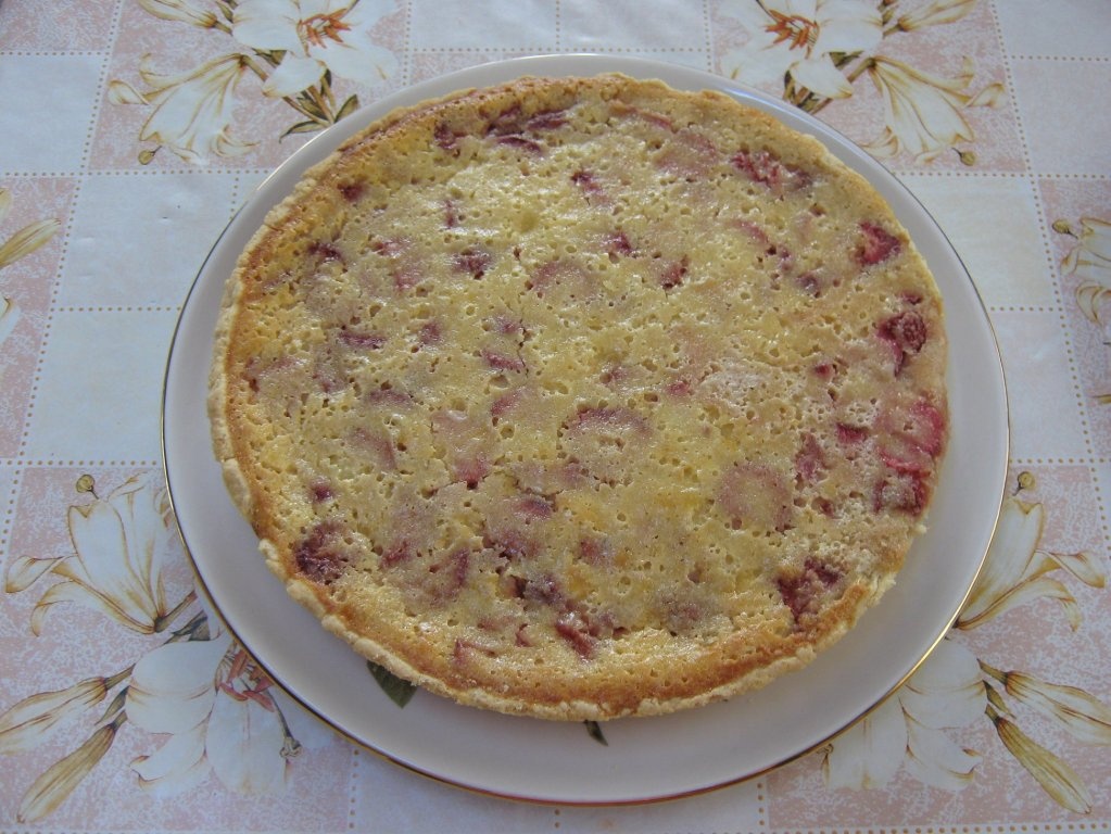 Tarta cu branza dulce si capsuni