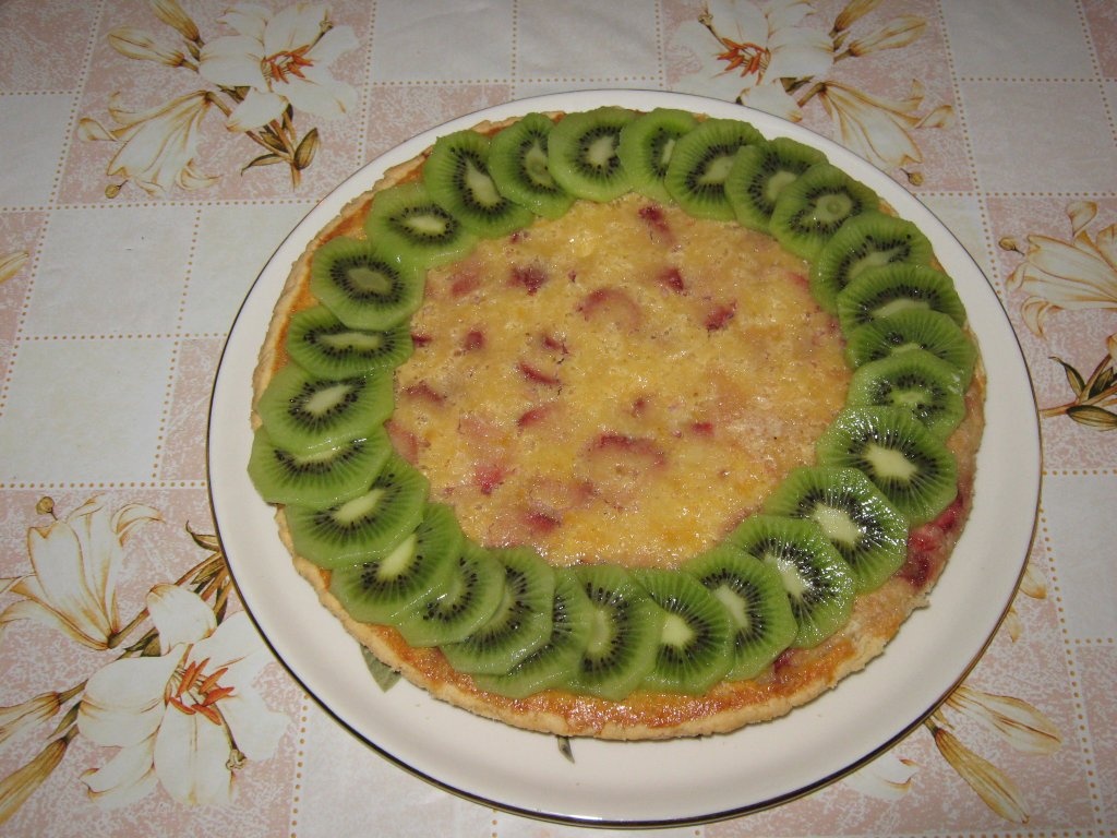 Tarta cu branza dulce si capsuni