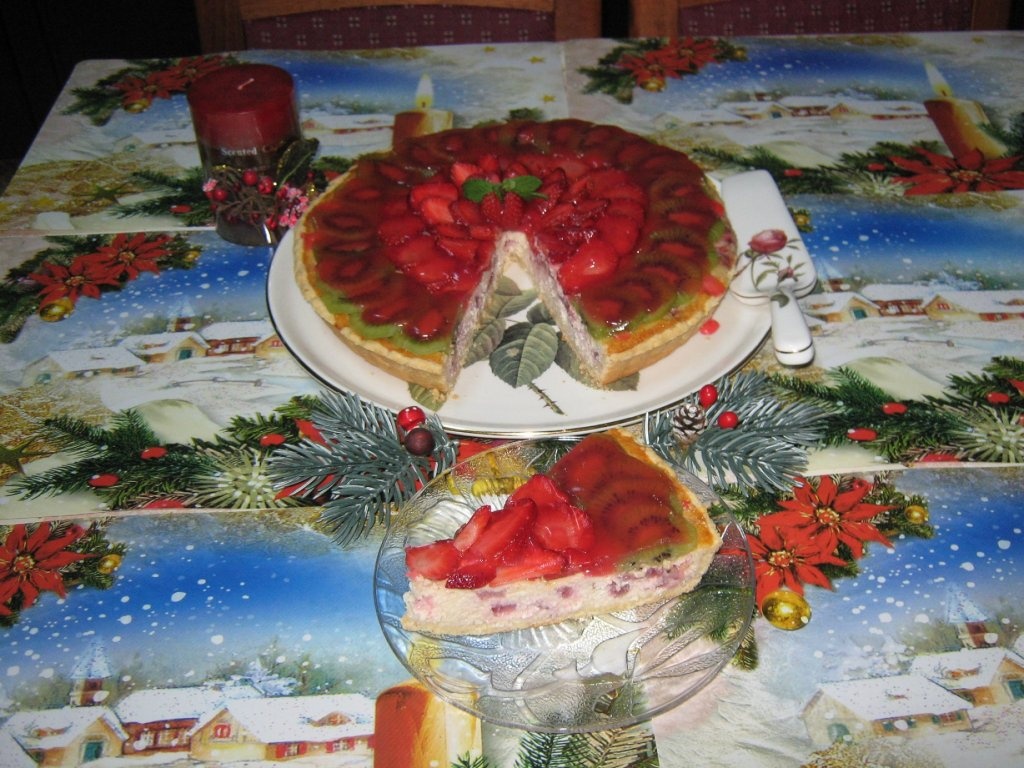 Tarta cu branza dulce si capsuni