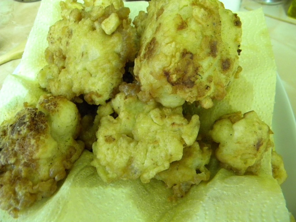 Conopida pane cu sos de iaurt si smantana