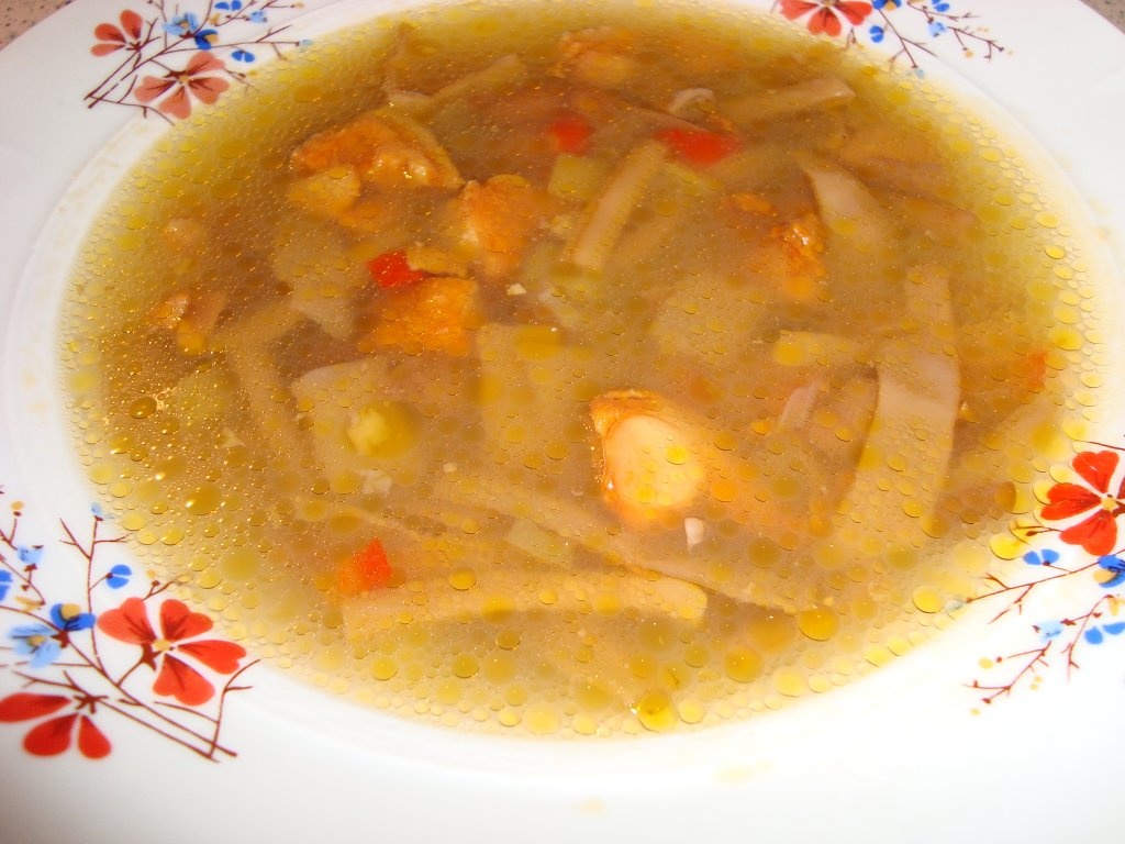 Ciorba de fasole pastai uscate & boabe cu pastrama de pui