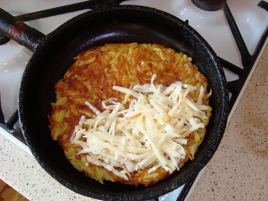 Placinta de cartofi cu cascaval afumat