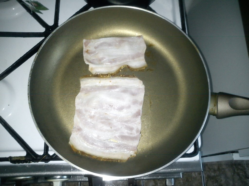 Omleta pe pat de bacon cu parmezan