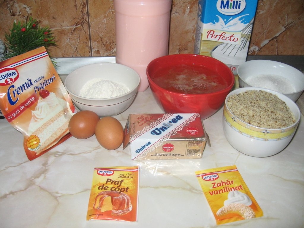 Tort din albusuri cu nuca