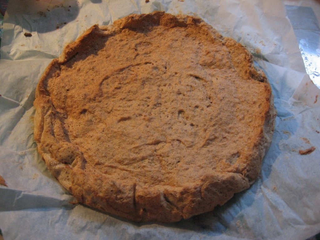 Tort din albusuri cu nuca