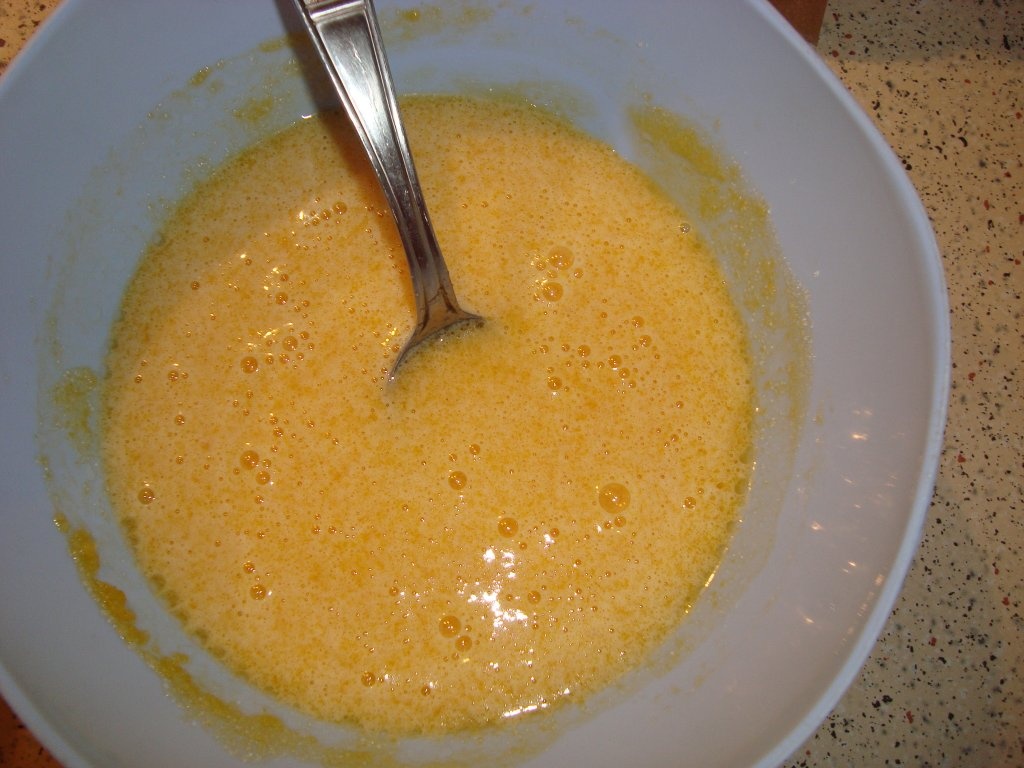 Pandispan cu visine caramelizate