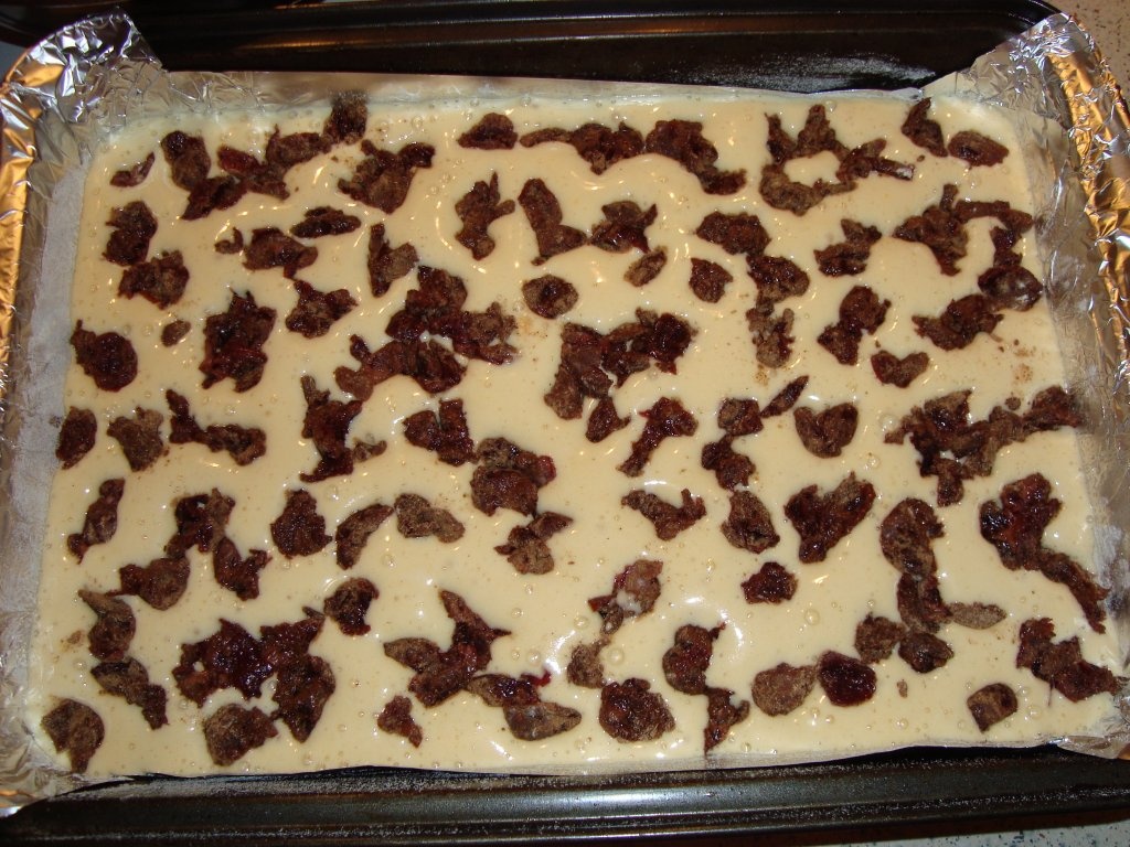 Pandispan cu visine caramelizate