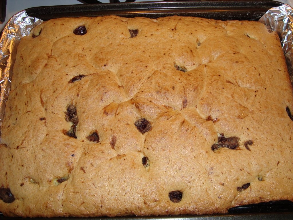 Pandispan cu visine caramelizate