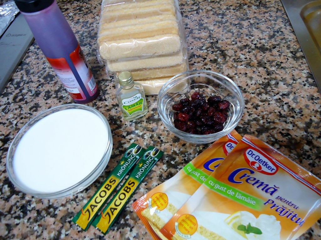 Tort din piscoturi cu crema de lamaie