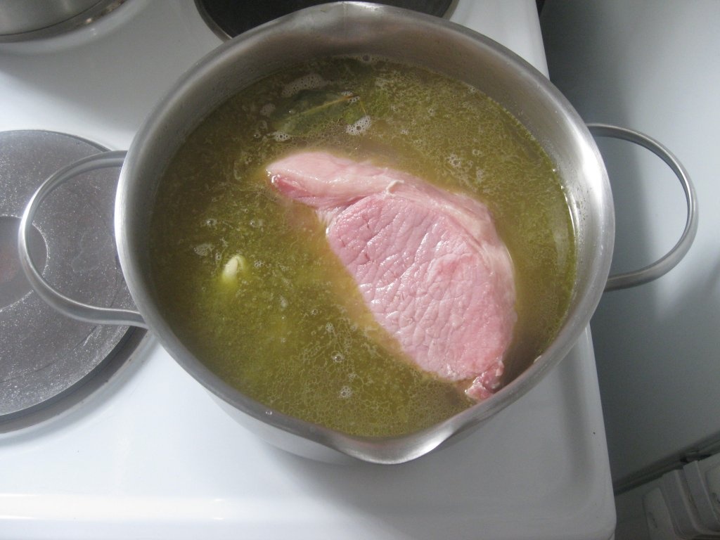 Muschi de porc sarat cu linte verzi