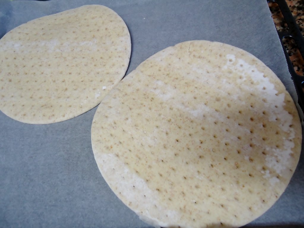 Pizza cu branza de capra si sos carbonara