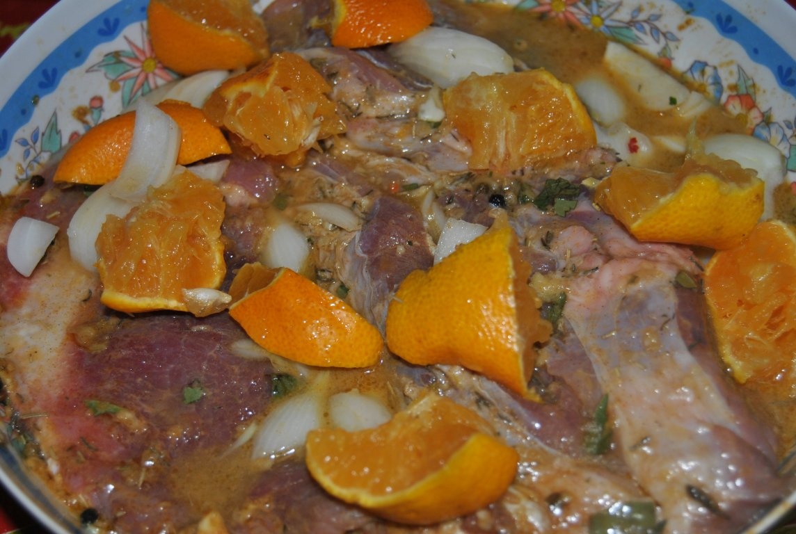 Fripturã de porc la tavã cu portocale si rozmarin
