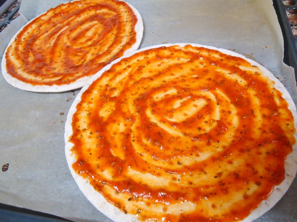 Pizza cu ton si anchoa