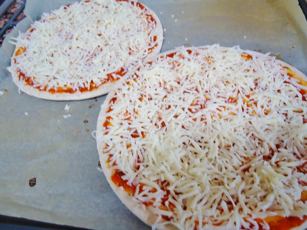 Pizza cu ton si anchoa