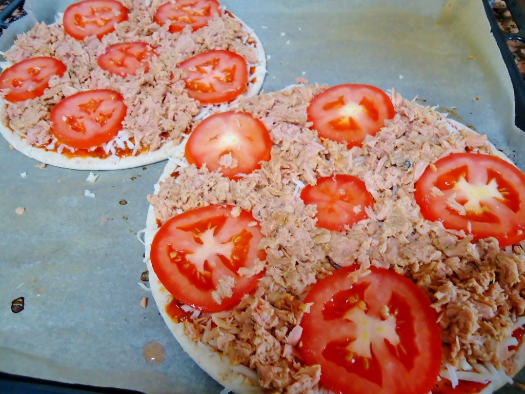 Pizza cu ton si anchoa