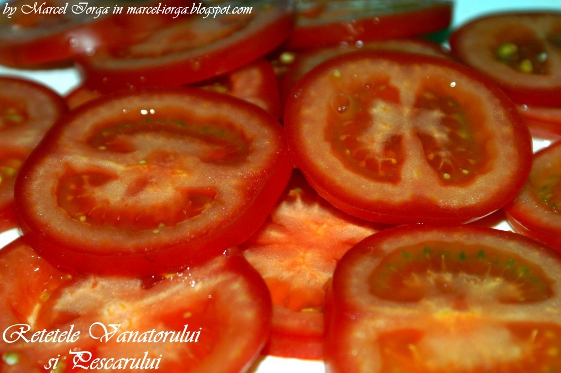 Salau de Dunare cu pasta de avocado si sos Tabasco