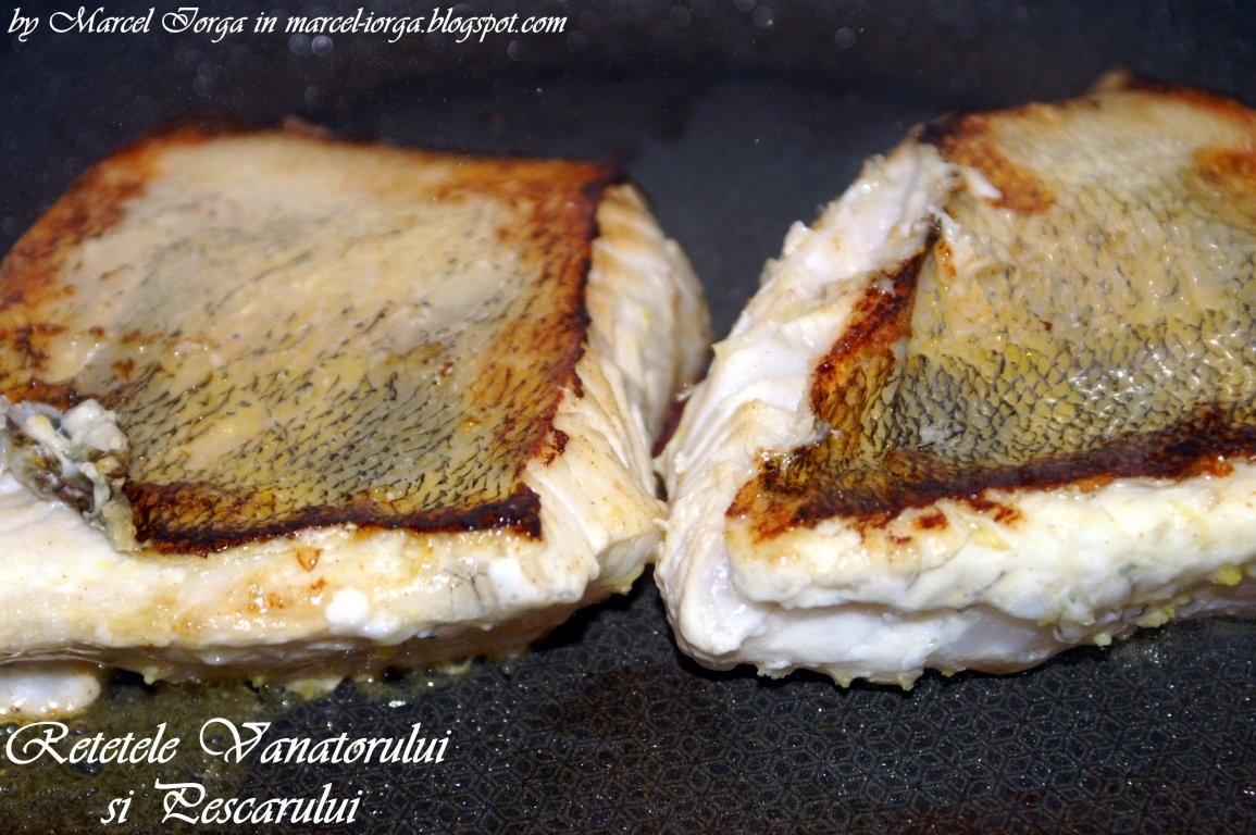 Salau de Dunare cu pasta de avocado si sos Tabasco