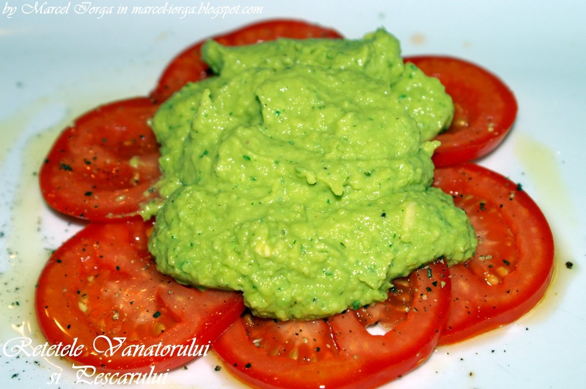 Salau de Dunare cu pasta de avocado si sos Tabasco