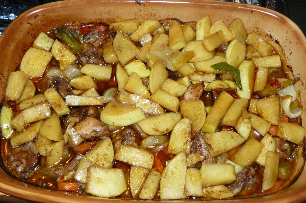 Pui marinat, cu legume şi orez