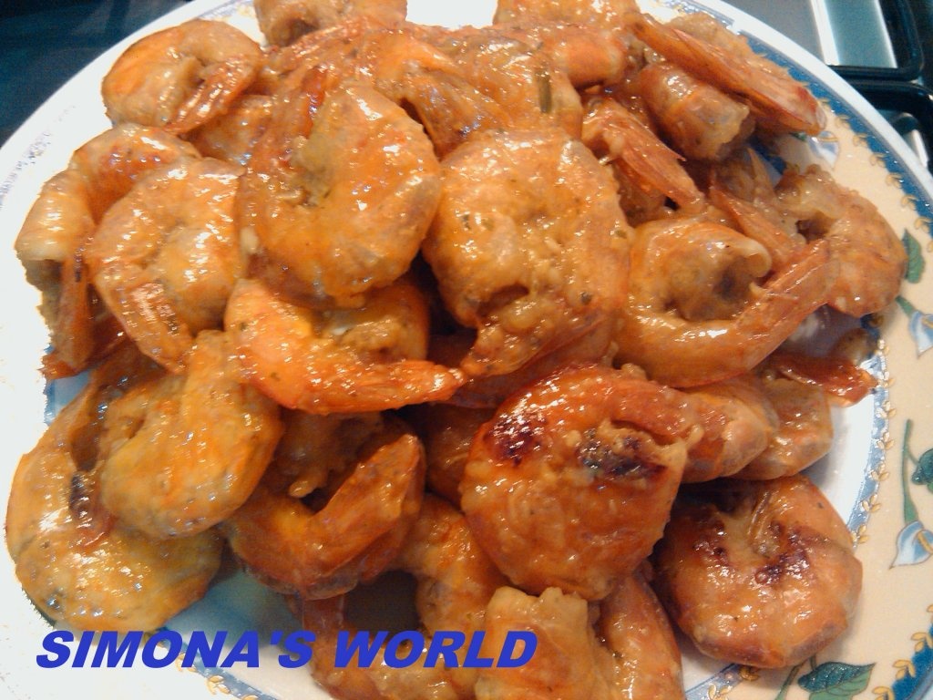 Creveti nedecorticati in sos de vin si usturoi