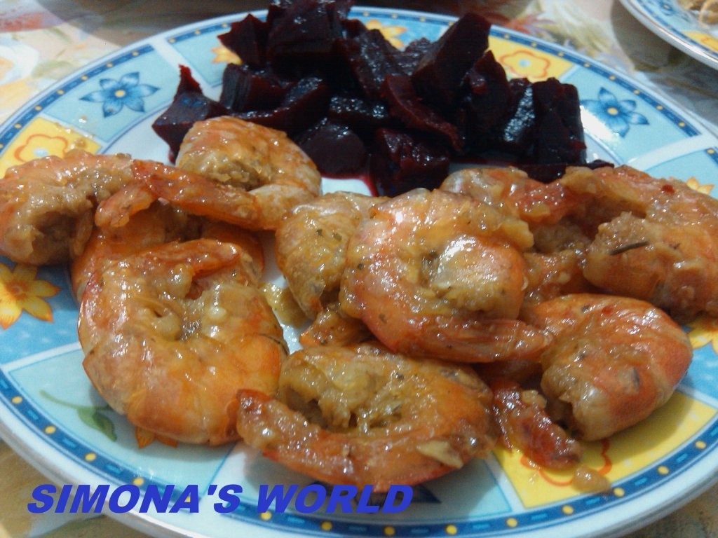 Creveti nedecorticati in sos de vin si usturoi