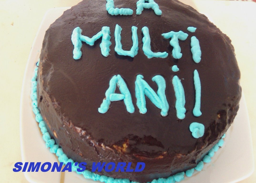 Tort cu nuca si crema de vanilie