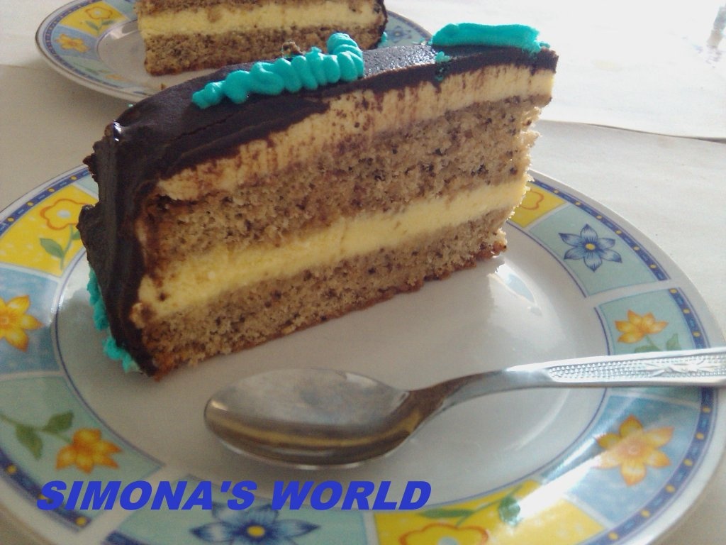 Tort cu nuca si crema de vanilie