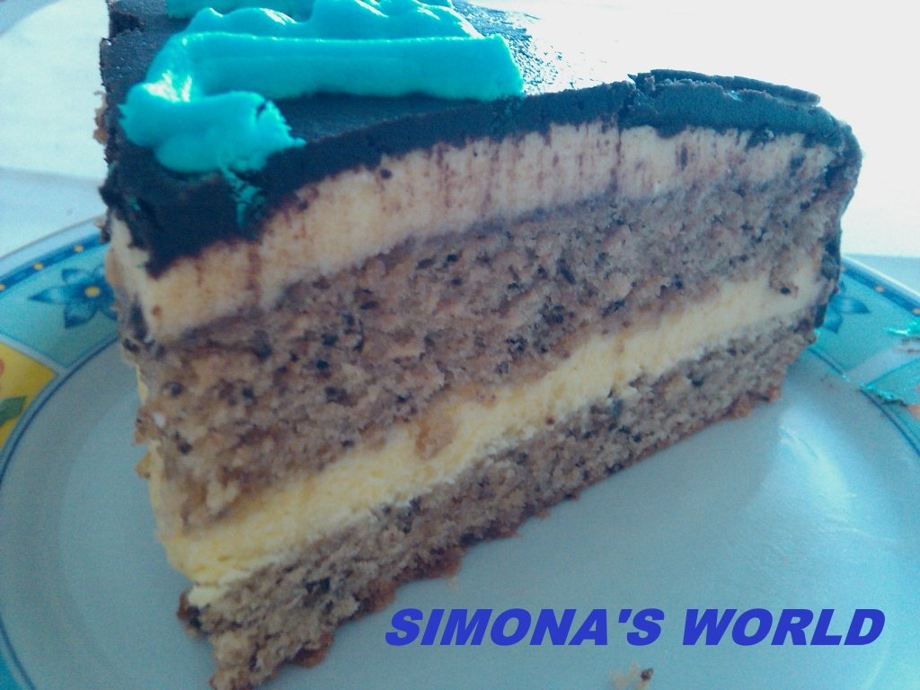 Tort cu nuca si crema de vanilie