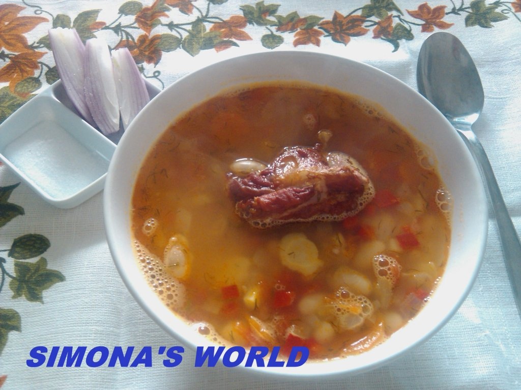 Ciorba de fasole boabe cu afumatura